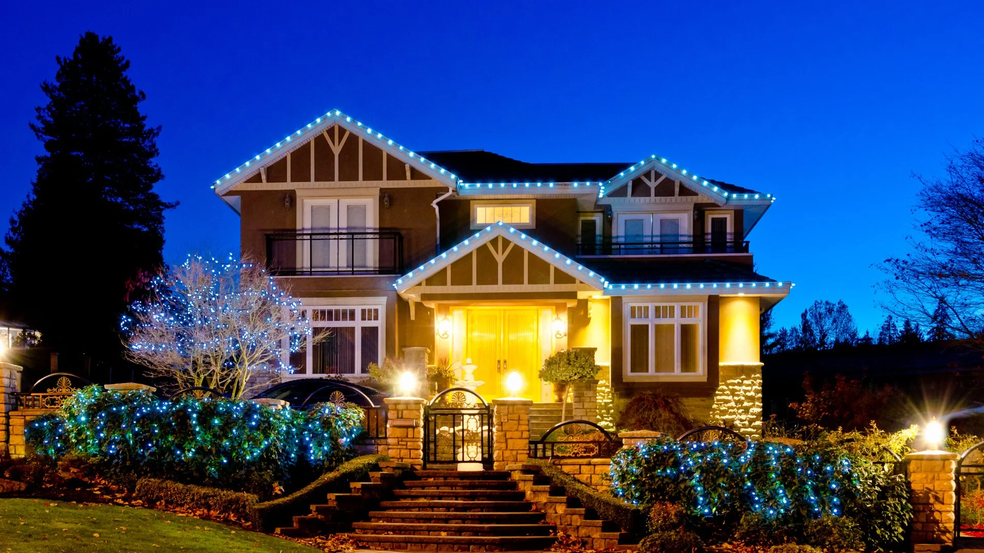 What to Expect From a Professional Holiday Lighting Consultation
