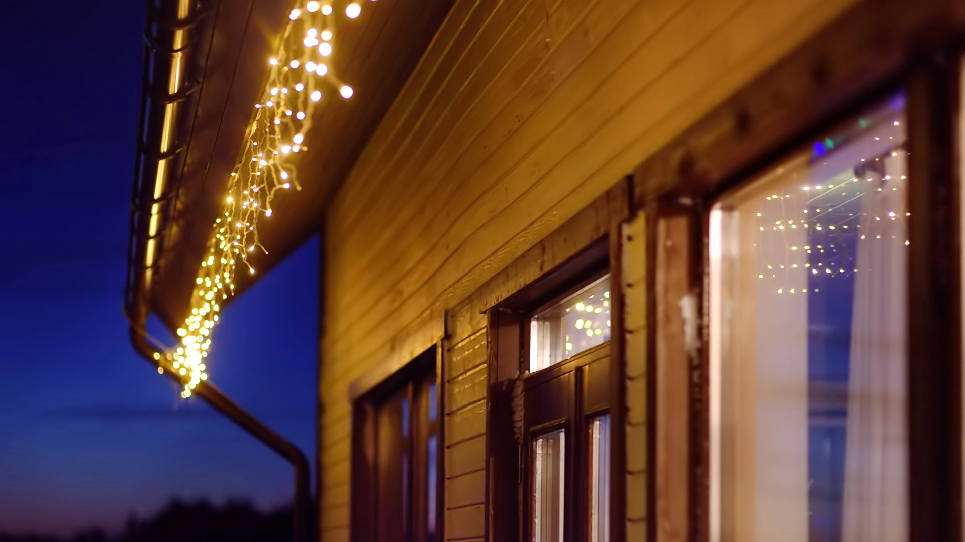Make Sure That You’re Using LED Lights for Your Holiday Lighting Display
