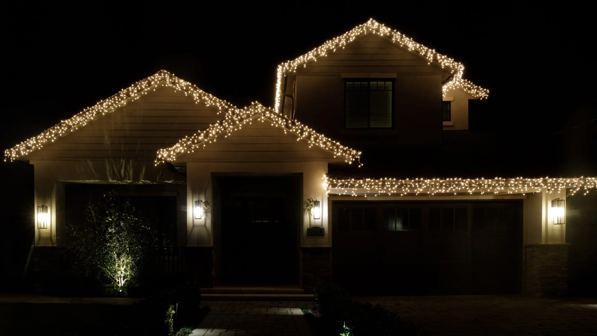 Professional Holiday Light Installation - The Sooner You Sign up the Better